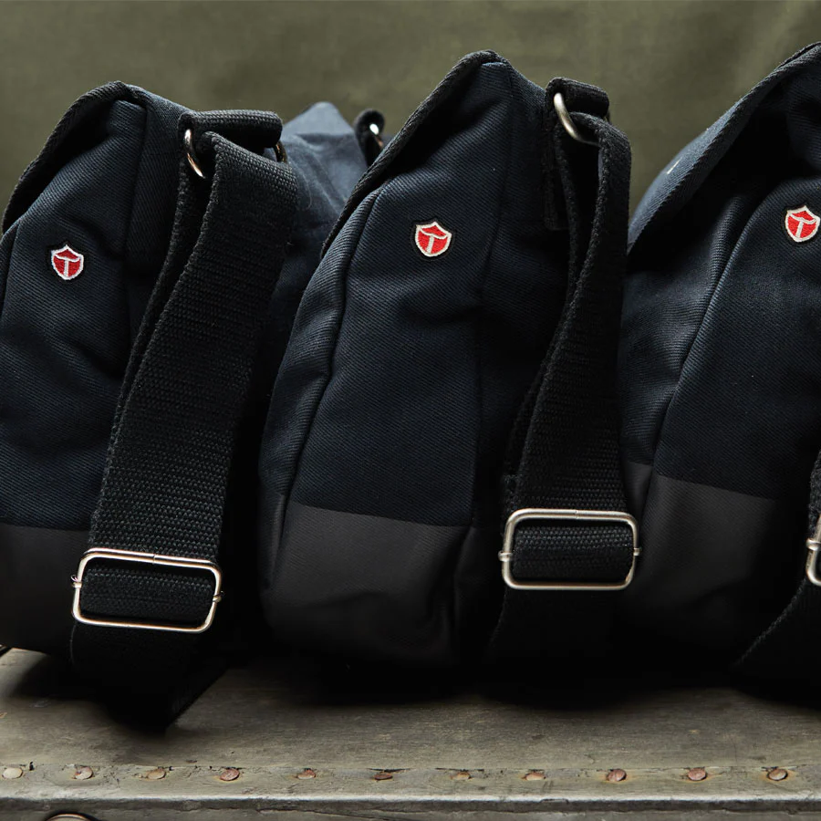 Red Canoe - RCAF CF-18 Shoulder Bag - Navy - Image 4